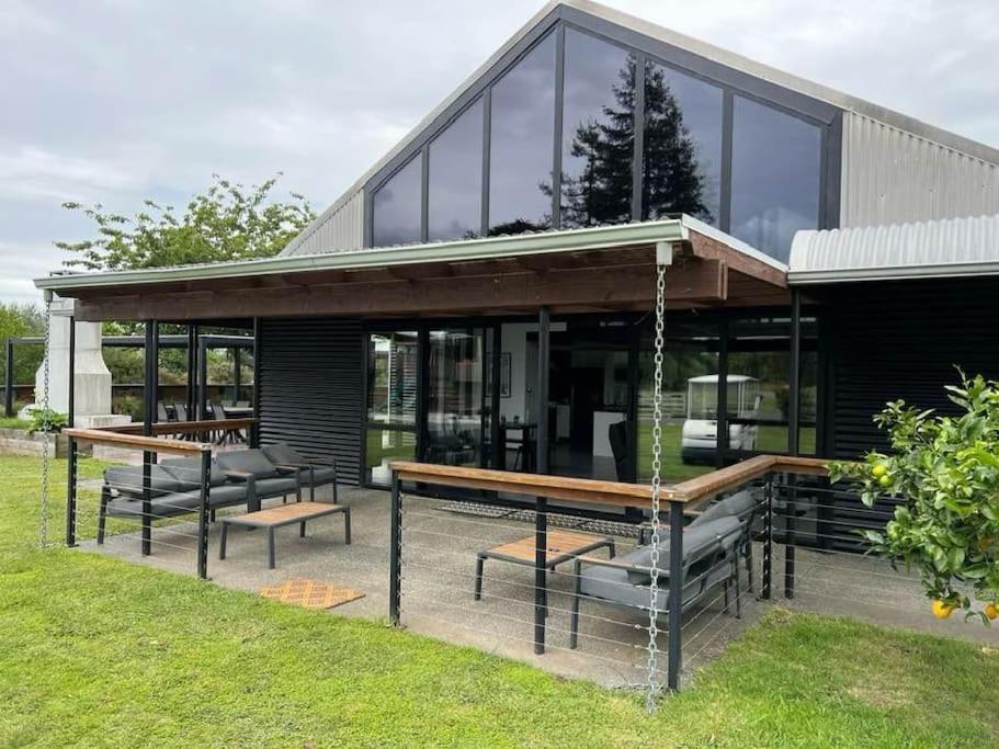 The Clubhouse Villa Hamilton Exterior photo