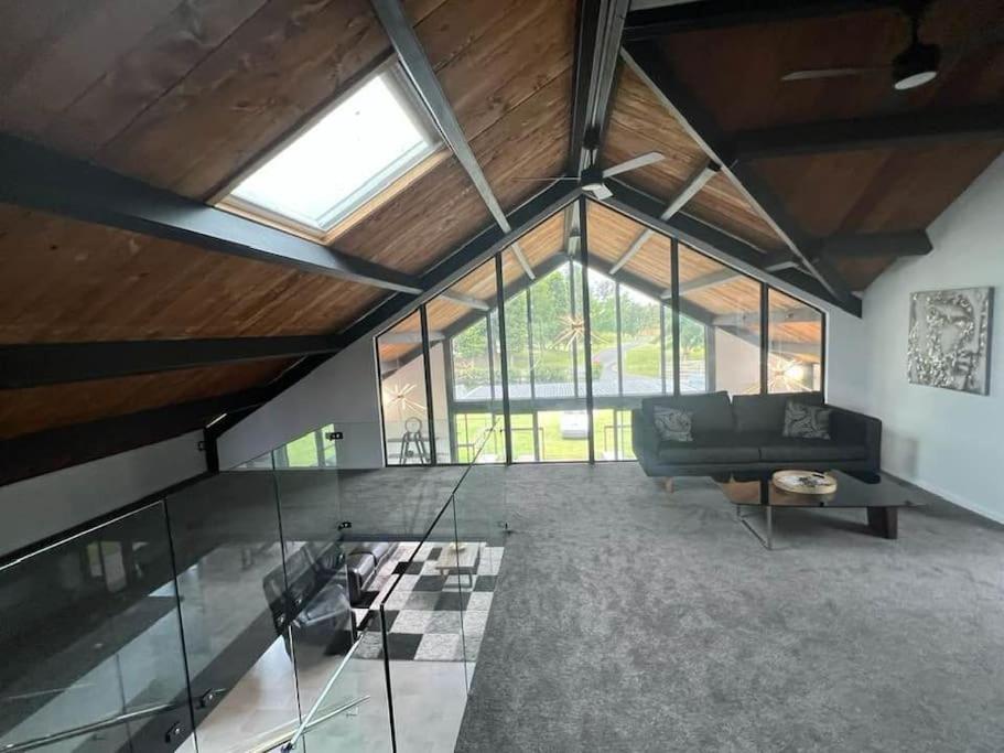 The Clubhouse Villa Hamilton Exterior photo